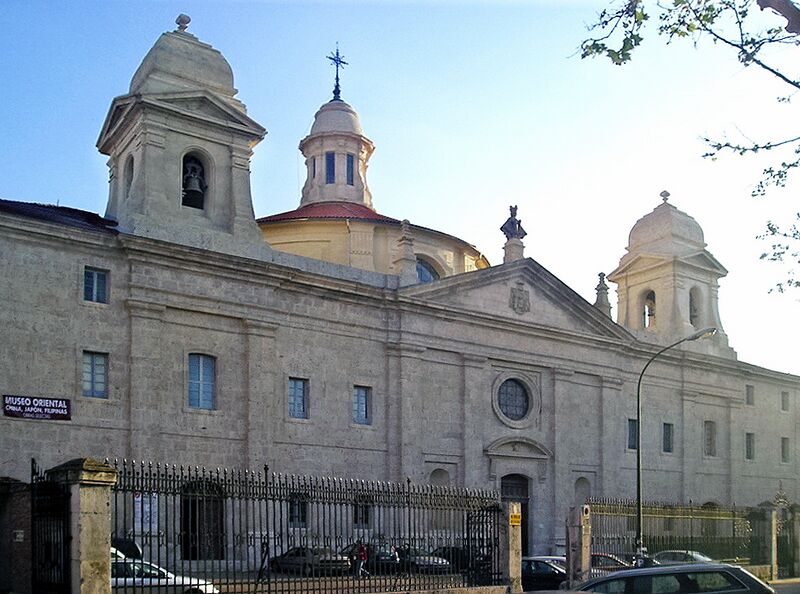 Archivo:Fachada principal del Convento de los Agustinos Filipinos, Valladolid. Obra de Ventura Rodríguez.JPG