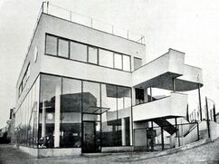 Edificio Tatra (taller vehículos y vivienda) en Kolín (1930-1932)