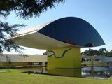 Museo Oscar Niemeyer (NovoMuseu), Curitiba, Brasil. (1967, 2000-2002)