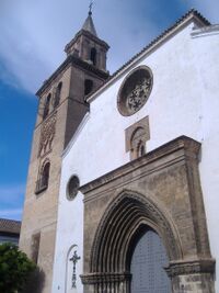Fachada principal de la Iglesia Omnium Sanctorum de Sevilla.