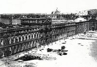 El Palacio de las Tullerías después del incendio de 1871 y antes de la demolición final de 1883 - Vista desde patio del El Louvre