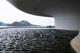 Niemeyer.MuseoNiteoi.4.jpg