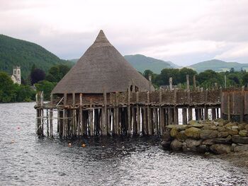 Crannog reconstruido en el lago Tay, Escocia