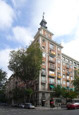 Edificio de viviendas en calle de Quintana con vuelta al Paseo del Pintor Rosales, Madrid (1946-1950)