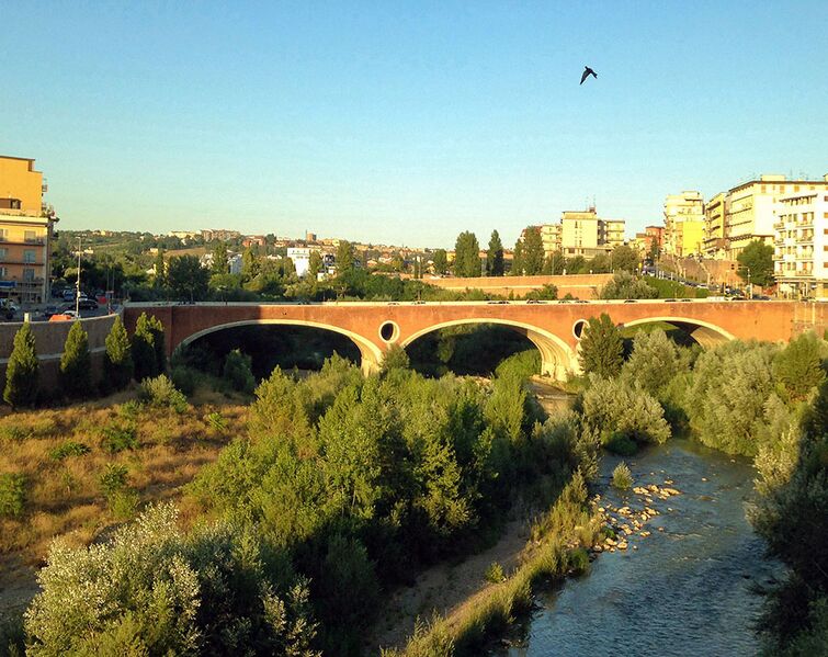 Archivo:Benevento (BN), Campania, Italia - Ponte Vanvitelli (Ponte di Calore) – 1767 (3).jpg