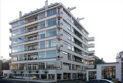 Apartamentos Nirvana, La Haya, junto con Jan Duiker. (1927-1930)