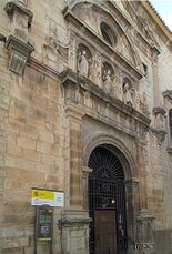Acceso de la fachada principal del convento de Santo Domingo, Jaén (1582)