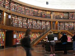 Biblioteca publica de Estocolmo.2.jpg