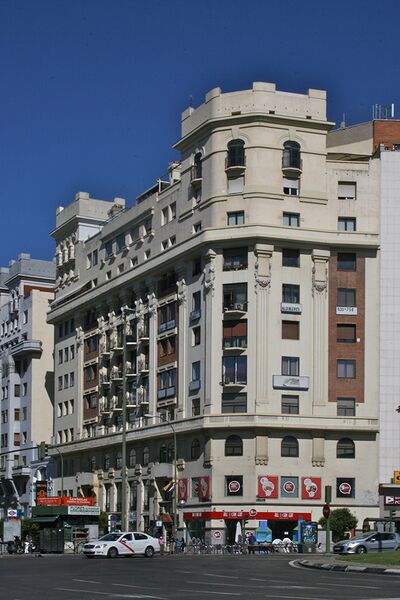 Archivo:Edificios Titanic - Glorieta Cuatro Caminos (Madrid).jpg