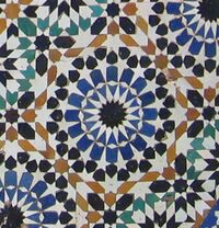Azulejo alicatado en El-Hedine, Marruecos.