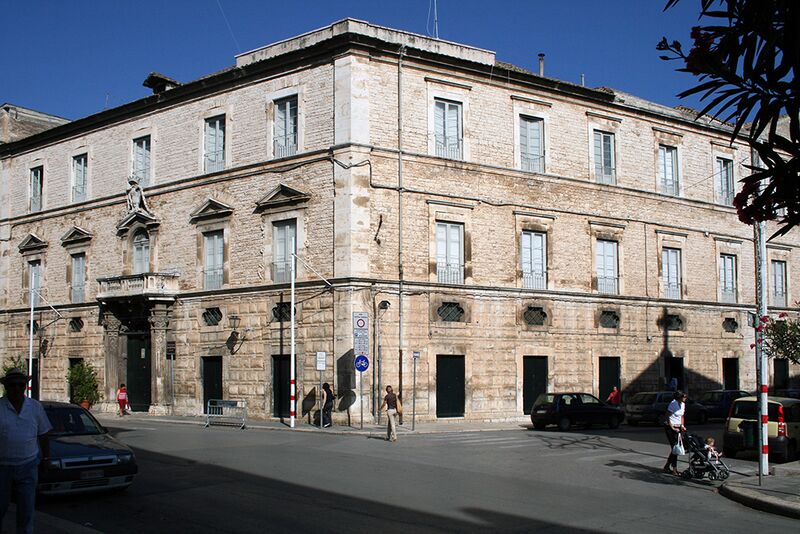 Archivo:Palazzo monumentale de Gemmis.jpg