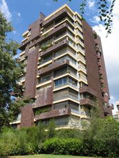 Torre Cervantes, Barcelona (1965-1966) junto con Benito Miró Llort.