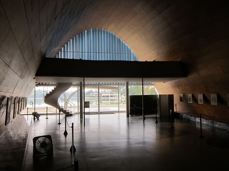 Archivo:Niemeyer.IglesiaSanFrancisco.9.jpg