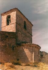 Ábside y torre de la ermita de Reveche