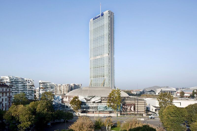 Archivo:Allianz-tower.jpg