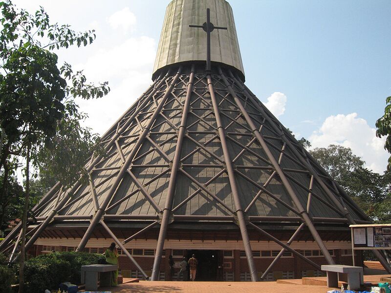 Archivo:Church Namugongo Uganda.jpg