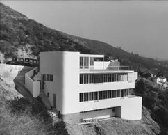 Casa Kun, Los Angeles, California (1935-1936), en colaboración con Gregory Ain.