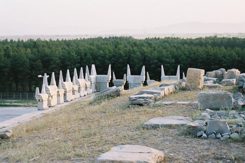 Archivo:Persepolis-horn shaped stones.jpg