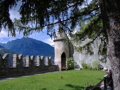 Merlones gibelinos, castillo de San Pedro, Valle d'Aosta
