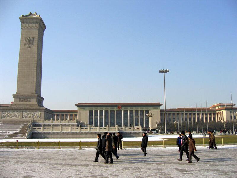 Archivo:Tiananmen Square Visit.jpg