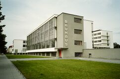 Edificio para la Bauhaus, Dessau (1925-1926) junto con Walter Gropius