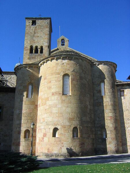 Archivo:Monasterio de Leyre, ábside de la iglesia.JPG