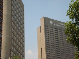 Hotel Presidente Intercontinental México, fotografía tomada desde la Avenida Presidente Masaryk.