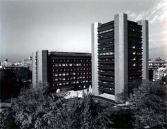 Oficinas centrales de la Universidad de Tokio (1979)
