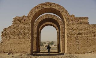 Arcos reconstruidos del palacio de Assur