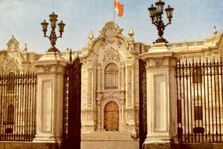 Vista del Palacio de Gobierno cuyo aspecto actual lo ostenta desde 1938