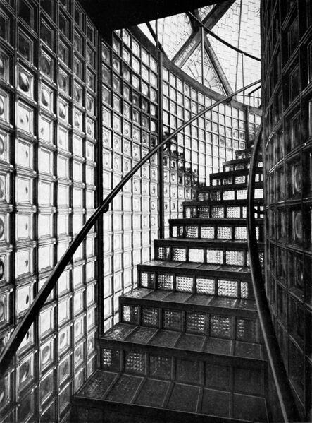 Archivo:Taut Glass Pavilion escalera 1914.jpg