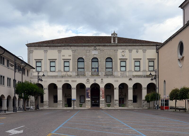 Archivo:Museo Archeologico Nazionale di Cividale - Piazza Duomo, 13.JPG