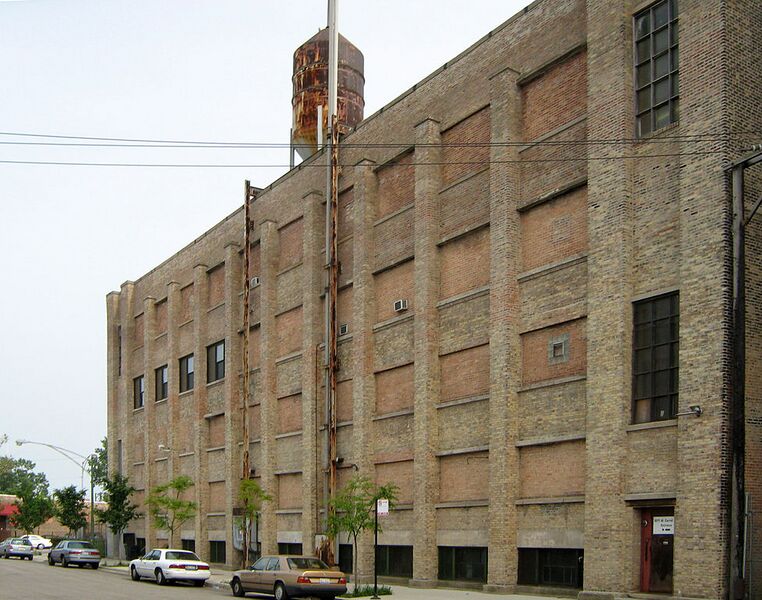 Archivo:E-Z Polish Factory Chicago.jpg