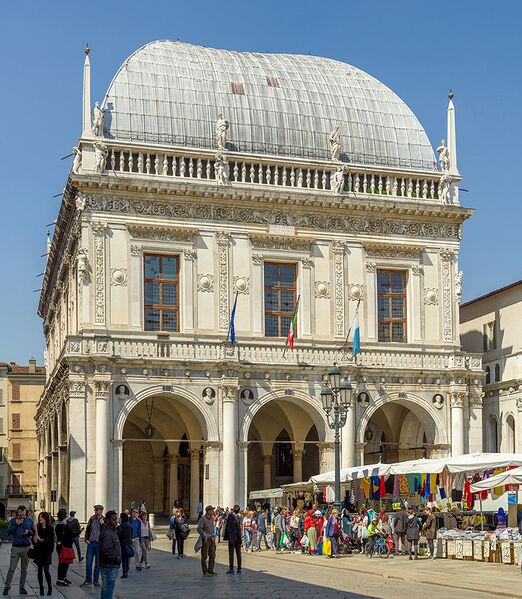 Archivo:Palazzo della Loggia piazza Brescia.jpg