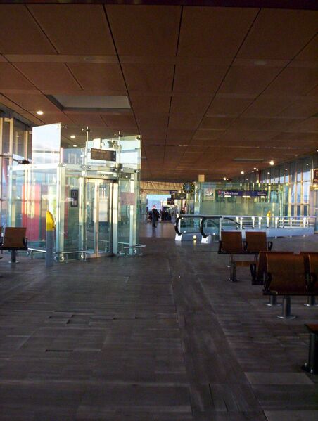 Archivo:Gare de Valence TGV-4.jpg