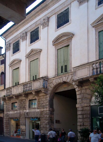 Archivo:Palazzo Poiana Vicenza 21-06-08 01.jpg