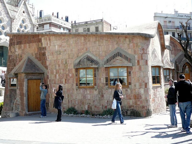 Archivo:Gaudi.EscuelasSagradaFamilia.5.jpg