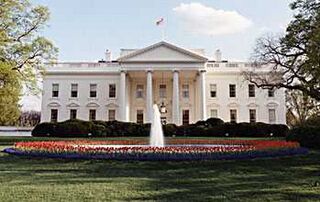 La Casa Blanca, diseñada por James Hoban, que estudió el Palladianismo en Irlanda.