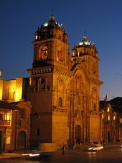 Iglesia de la Compañía de Jesús, al sur de la Plaza de Armas de Cuzco.