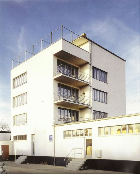 Archivo:Gropius.Edificio Konsum.4.jpg