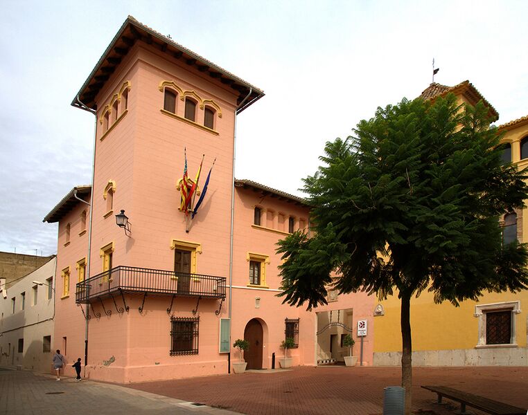 Archivo:Ayuntamiento de Alfara de Patriarca..jpg