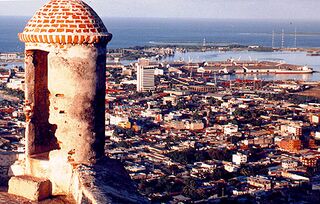 Vista panoramica de la ciudad de Puerto Cabello desde el Mirador del Fortín Solano