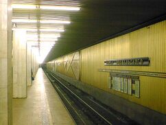 Estación de metro Ulitsa Podbelskogo - Andén. 11 de marzo de 2000.