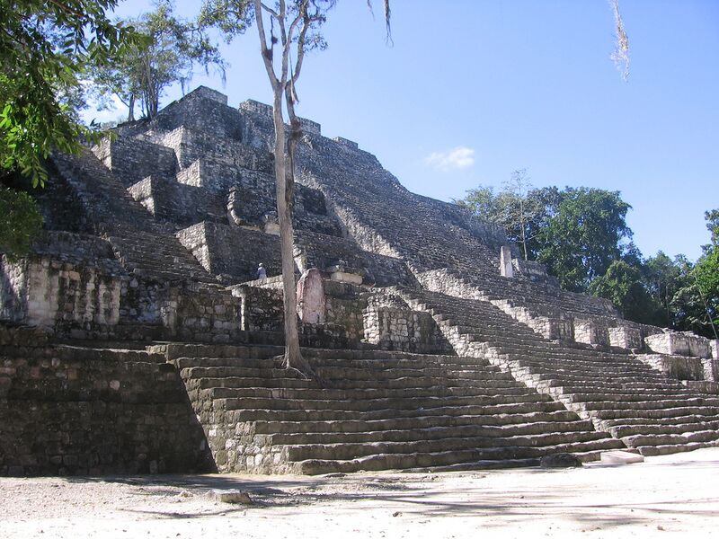 Archivo:Calakmul - Structure II.jpg