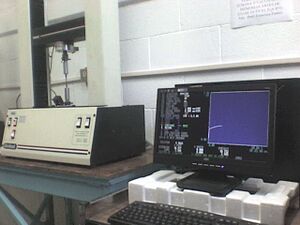 Máquina para ensayo de tensión por computadora.