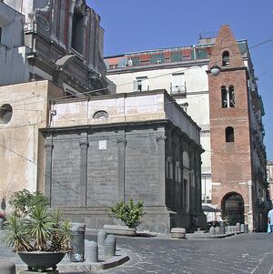 Cappella Pontano e campanile di S. Maria Maggiore (Napoli).jpg