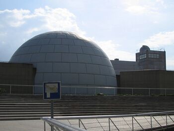 Típica imagen de la cúpula del Planetario de Madrid.