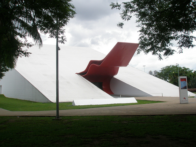 Archivo:Niemeyer.AuditorioIbirapuera.jpg