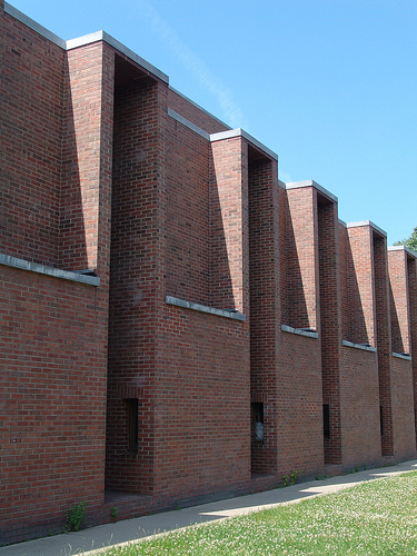 Archivo:Louis Kahn.Primera Iglesia Unitaria.Rochester.2.jpg