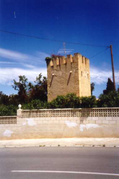 Archivo:Torre castillo.Alicante.jpg